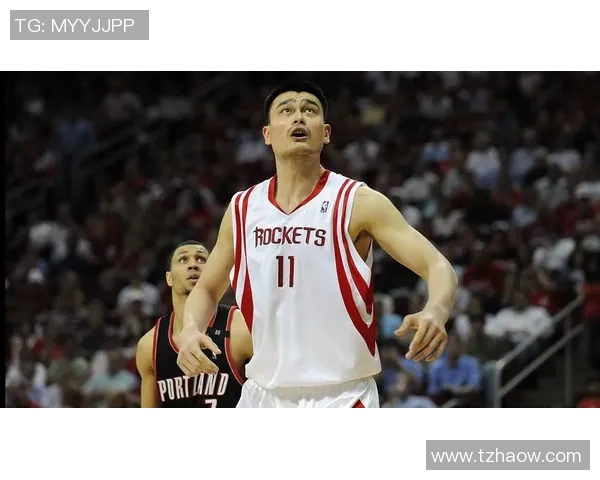 姚明在比赛间隙打瞌睡的搞笑瞬间引发网友热议与共鸣