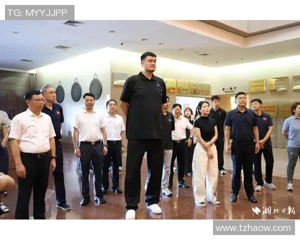 姚明现身最新活动现场展现风采引发众人热议与关注