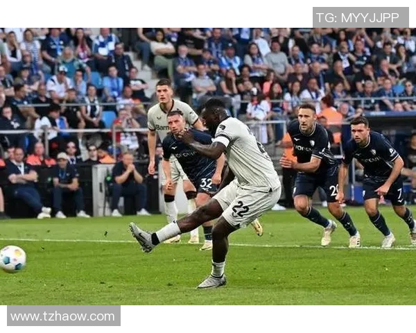 欧冠历史冷门：里昂逆袭拜仁1-0震惊全场引发热议