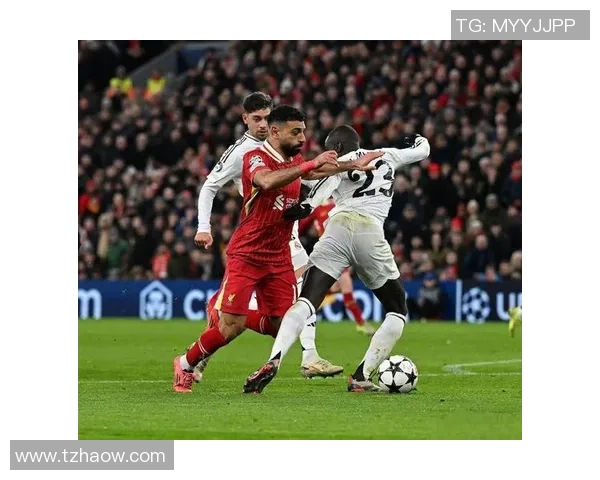 意甲激战：里昂与利物浦战成平局红牌事件引发全场热议